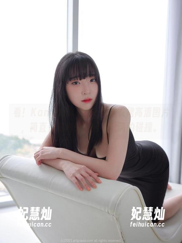 Kang Inkyung 看!Kang Inkyung的连衣裙高清图片,简直是时尚的崛起与低调的碰撞。